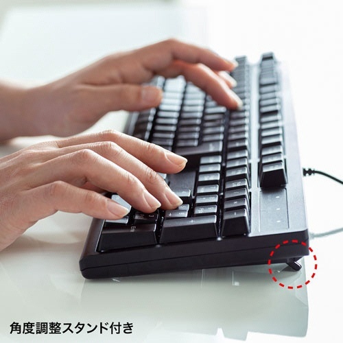 日本語109キーボード(USB)　ブラック　RoHS指令準拠(10物質)　1台 キーが並ぶ上面、各キーの間に隙間が見え、テクスチャーが際立つ状態