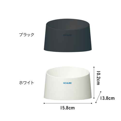 フードボウル　食べやすい　撥水　ペット食器　ブラック 黒い撥水加工のボウルがテーブルに置かれ、内側には薄い水滴がついている様子。