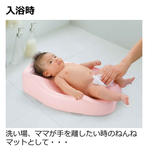 ベビーバス　ひんやりしないおふろマットR 柔らかな色合いのマットが平らに広がっている様子