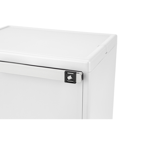 ゴミ箱　50L　ホワイトラッシュ　多段　分別 側面から見た多段の分別収納が特徴的な容器。