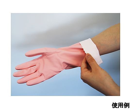 [S] 手袋・耐油(ニトリルゴム) 手のひらにフィットする形状の耐油性ゴム手袋が横向きに並んでいる様子