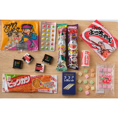 マスキングテープ　mt　駄菓子　ミニコーラ　15mm×3m コーラのデザインが施されたパッケージが見える状態
