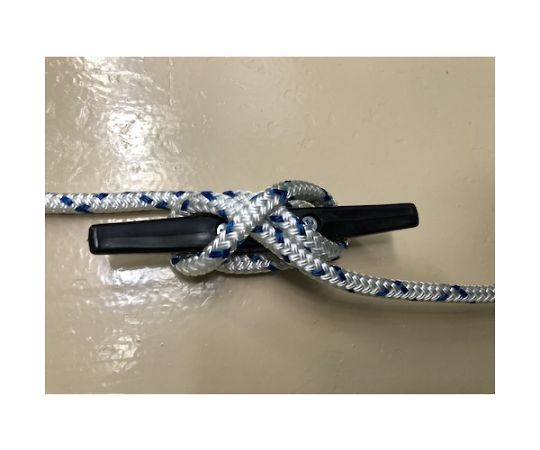 PPWブレード　ドラム巻　コウハク　10mm×100m 平らなテーブル上に置かれた丸巻の素材、クリーム色の表面と巻きつけられたデザインが確認できる。