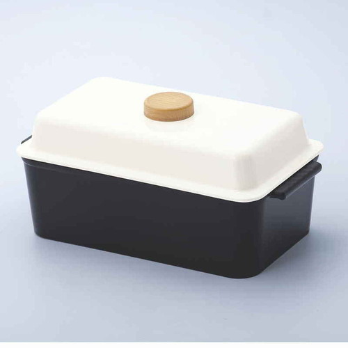 弁当箱　コレト　ランチボックス　本体　鋳物風 黒い鋳物風のランチボックスが横向きに置かれた状態。