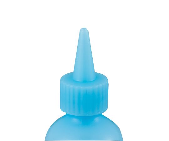 シリンジオイラー　60mL 透明なシリンジオイラーが斜めから撮影されている状態、周囲に白い背景がある。