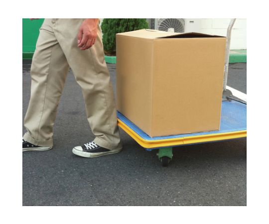 やわらかバンパークッション　35X1000mm　イエロー 長さ1000mmの柔らかなクッションが直立している様子