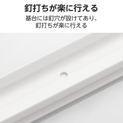 フラットモール 長さ1m 幅21mm TP 白 平らな形状で、明るい白色の長いストリップが整然と並んでいる様子