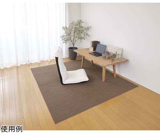 おくだけ吸着デスク足元マット　ロング　160×90cm　15枚入 明るい部屋で自然な光の下に敷かれた、ディテールがはっきりとした長方形のマット