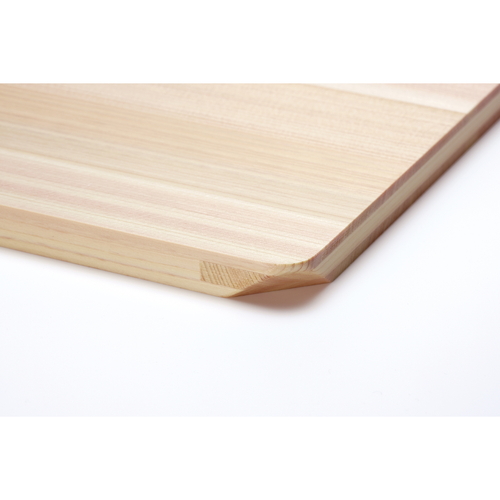 まな板　木製　23cm×21cm　セレクト100　カッティングボード　食洗機対応 木目が美しいカッティングボードの斜め上からの視点