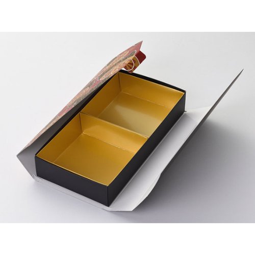重箱・おせち容器 華雅シリーズ 組立タイプ 大 友禅ZU-No.10 金カップ付(2) 瑞光明 金色の装飾が施された組立式の重箱が横向きで置かれている様子