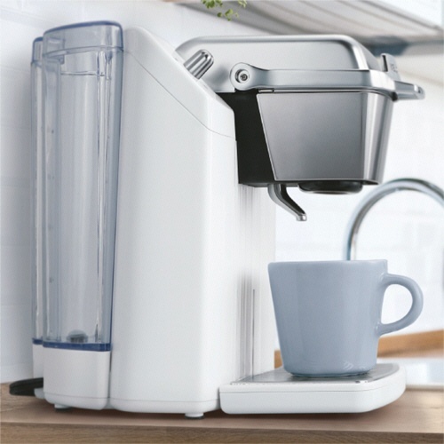 カプセル式コーヒーマシン　BS300-W　セラミックホワイト　1台 丸みを帯びたデザインの本体が正面から見える状態