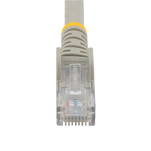 カテゴリ6　LANケーブル　RJ45モールドコネクタ　ツメ折れ防止　7.5m　グレー　1本 ケーブルがくるくる巻かれた状態で、コネクタ部分が明瞭に見える様子