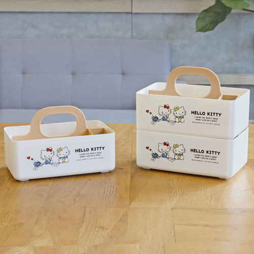 収納ボックス　ミニモッテケース　サンリオ　小物入れ　幅20.7×奥行12.5×高さ13.5cm　ハローキティ かわいいキャラクターのデザインが施された側面と、容量が十分な開口部が見える状態