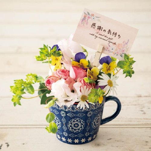 贈答用飾り メッセージカードフラワー-6 感謝(100枚) ヘッズ 色とりどりの花があしらわれたメッセージカードの束が整然と並んでいる様子