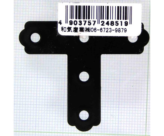 カラー隅金　T字　47×40mm 光沢のある金属製の隅金が、T字型に並んで見える状態
