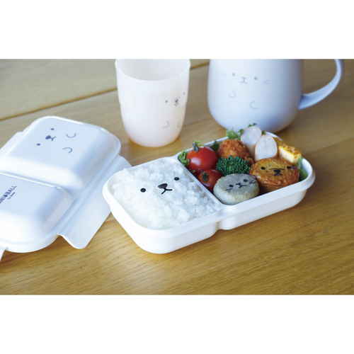 弁当箱　400ml　アニボール　盛り付け簡単お弁当箱　シロクマ 横から撮影された、カラフルな盛り付けが施された弁当箱の様子