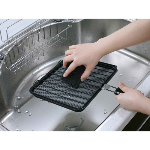 キッチンスポンジ　ピカ王　キッチンクリーナー　コゲ付汚れ用 商品のパッケージが正面から見える状態で、特徴的なデザインと鮮やかな色使いが目を引く。