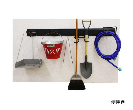 ワイルドレールフック　レール収納キット 取り付けられた状態でのフックとレールが見える様子