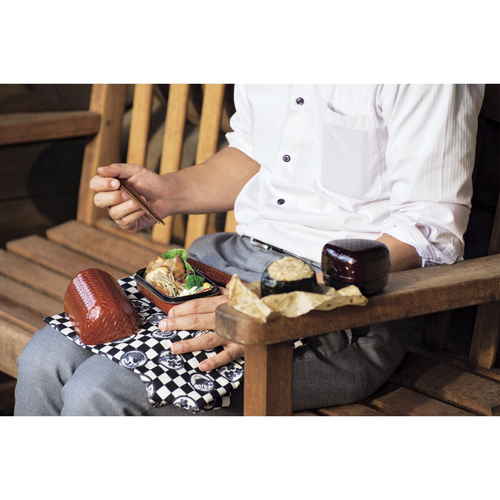お弁当箱 2段 HAKOYA あじろ かごめおにぎり弁当 550ml ランチボックス 春慶 お弁当箱の蓋が開いた状態で、2段に分かれた食材が見える様子