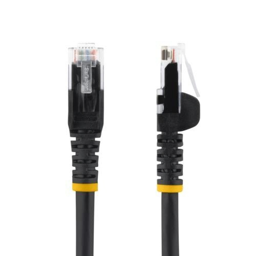 カテゴリ6　LANケーブル　低煙ゼロハロゲン　ツメ折れ防止　1m　ブラック　1本 ツメ折れ防止機能が目立つ1mのケーブルが真上から映った様子