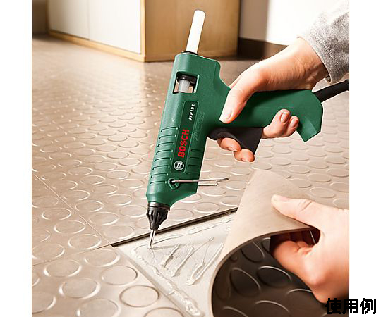 AC100V/ 16W ホットメルトガン(φ11mm) 本体が白を基調としたデザインで、ノズル部分が明るいオレンジ色の状態