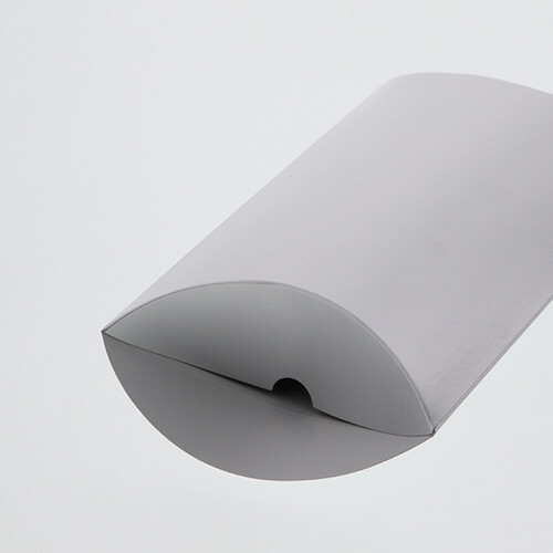 ラッピングにピッタリなピロー型のギフトボックス（銀）