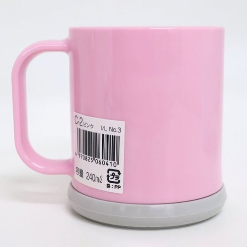 コップ イスラ プラカップ(すべり止め付) C-2 ピンク ピンク色のカップがつややかに輝いている様子、下部にはすべり止めが見える状態。