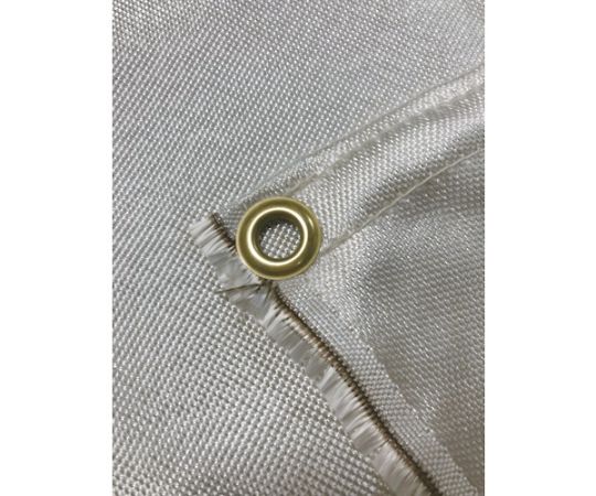 消火クロス 幅1000mm 長さ920mm 折りたたまれた布が一枚、四角く平置きされた状態