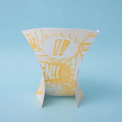 軽食容器 リバティー メガ(92oz) 三和紙工 透明な容器に盛られた色とりどりの軽食が見える状態