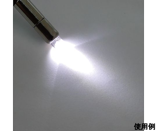 [単4x2本] フレキシブル隙間ライト/LED 透明なカバーの下にLEDライトが点灯している状態