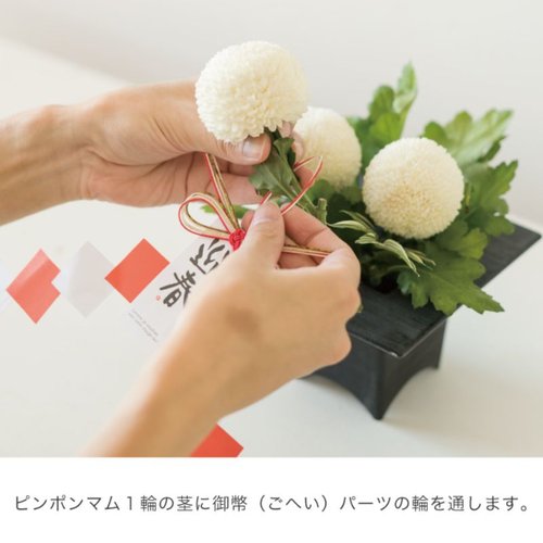 贈答用飾り 迎春キット-1 鏡餅(10個) ヘッズ 白と赤の鮮やかな色合いで整然と並んだ10個の鏡餅