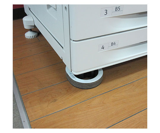 エコストッパーゼロ50 耐水 2個入 白 白いパッケージが横向きに置かれ、商品名や特徴が表面に印刷されている様子。