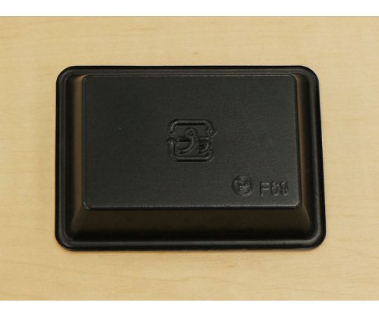 DX薬味皿　BK　8000枚 白い薬味皿が整然と並んでいる様子