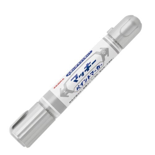 マッキーペイントマーカー　太字中字　銀　5本 5本が並んだ状態で、銀色のキャップが目立つ様子