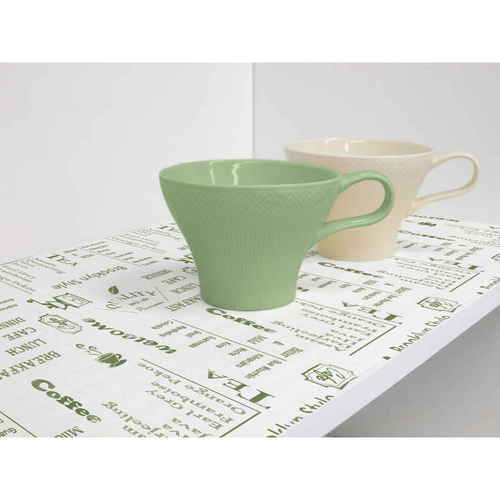 食器棚シート ズレにくい防虫棚敷きシート 45×360cm 消臭 防カビ 抗菌 加工 グリーン 緑色のシートが畳まれている様子