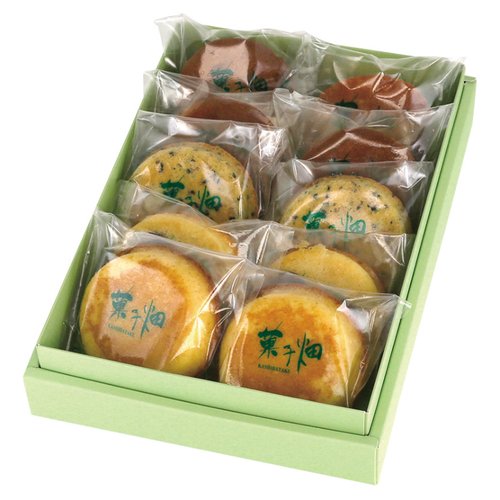ギフト箱 ギフトBOXフリー 中 グリーン ヤマニパッケージ 明るいグリーンのギフトボックスが正面を向いて並んでいる様子