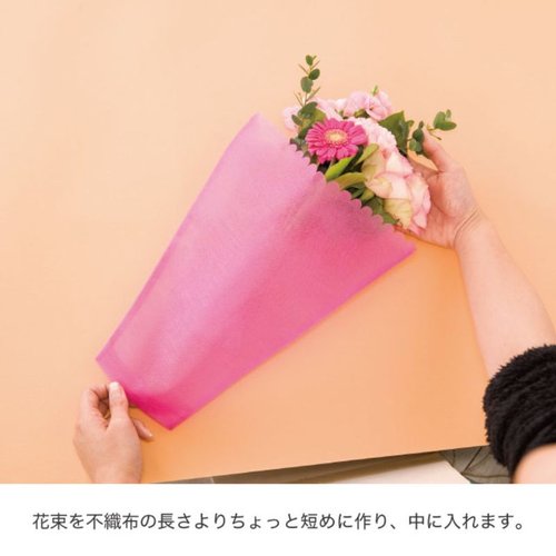 不織布ハンドブーケバッグS-ピンク(10枚) ヘッズ 淡いピンク色のバッグが10枚並べられた状態