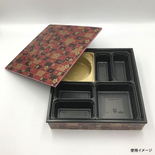 折箱 ワン折重 70A 黒底 アクタ 黒い底の折箱が横向きに置かれ、上面が開いている様子
