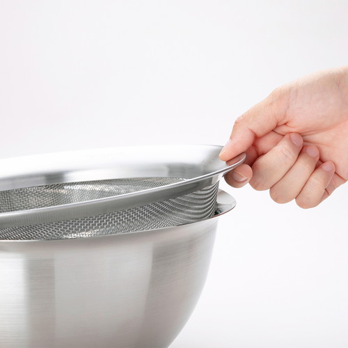SELECT100　ボウル　13cm 白い陶器のボウルが、上面から見た状態で、シンプルなデザインが際立っている。