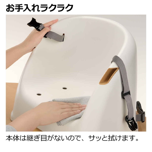 ベビーチェア　フィージー　ホワイト 背もたれと座面が白で、脚部が木製のシンプルなデザインのチェアが正面から見える状態
